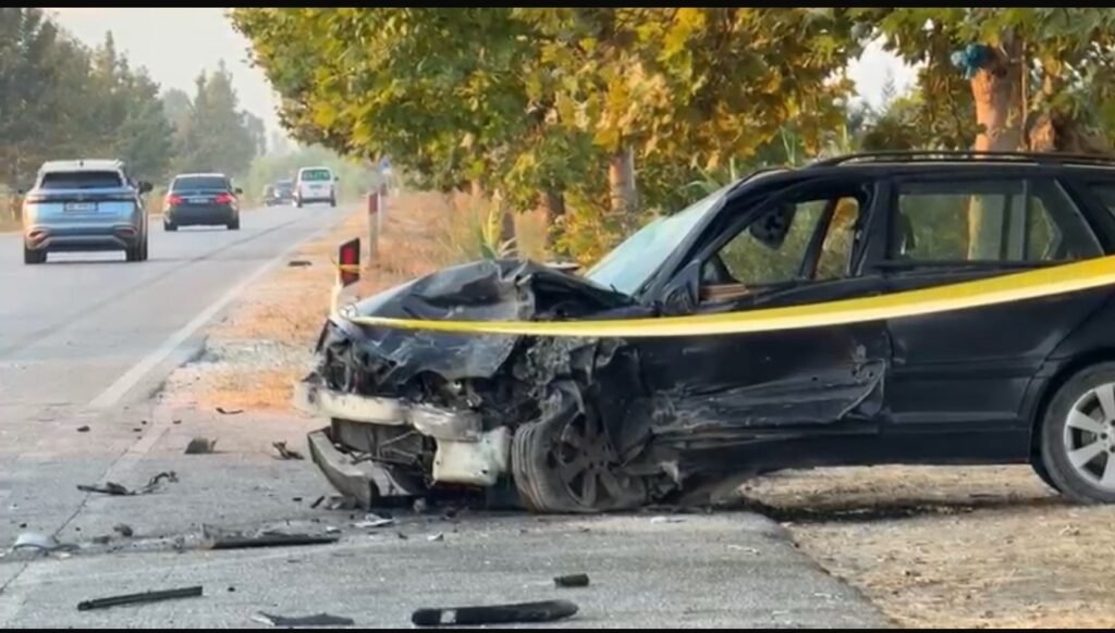 Aksident fatal në Levan-Tepelenë, humb jetën 55-vjeçari – përplasen “Audi” dhe “Benz” Aksident fatal në Levan-Tepelenë, humb jetën 55-vjeçari – përplasen “Audi” dhe “Benz”