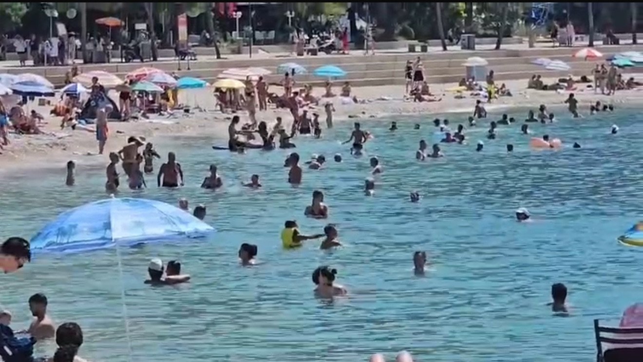 SARANDA, E FREKUENTUAR NGA TURISTËT EDHE NË FILLIM VJESHTE.