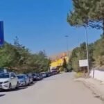 Radhë kilometrike në Kapshticë, udhëtarët: Pritje të gjata dhe mungesë informacioni.