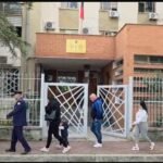 Sekretaret gjyqësore dhe administrata bojkotojnë seancat në gjykatën e Fierit dhe Lushnjes. Qytetarët në pritje prej orësh