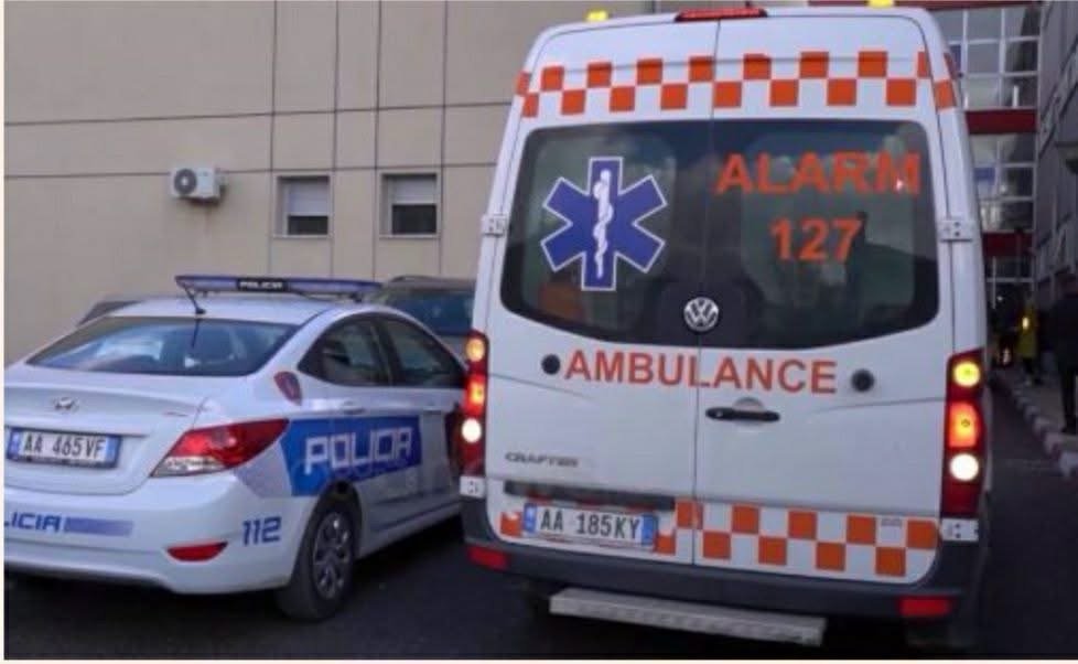 Tre persona kanë mbetur të plagosur në një aksident rrugor pranë kryqëzimit të Gocajve