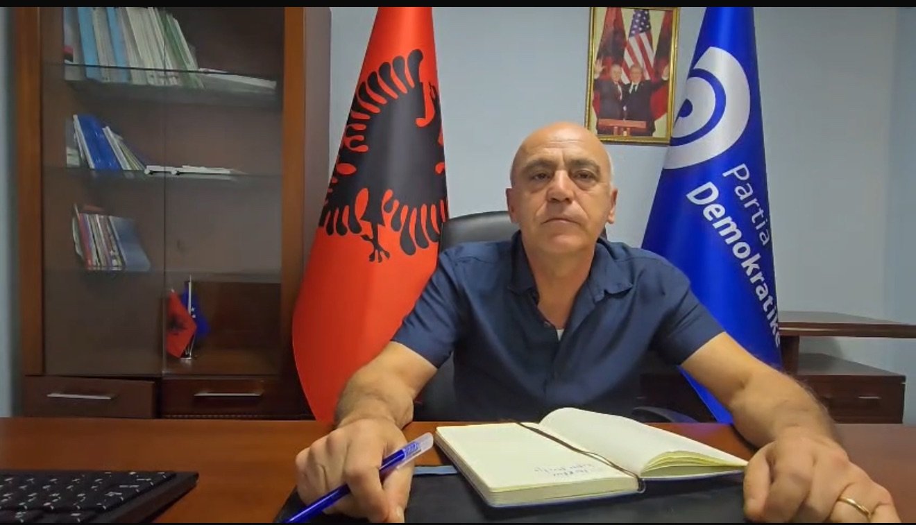 Kryetari i Partisë Demokratike, Dega Fier, Adrian Ferro për Tv Apollon, në rubrikën “I ftuari i ditës”
