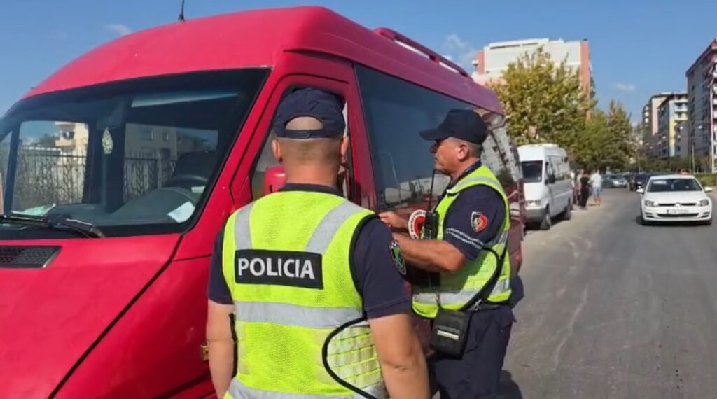Fier, kontrolle mjeteve të transportit të nxënësve, ne kater dite, 23 mjete qe transportonin nxenes gjobiten.