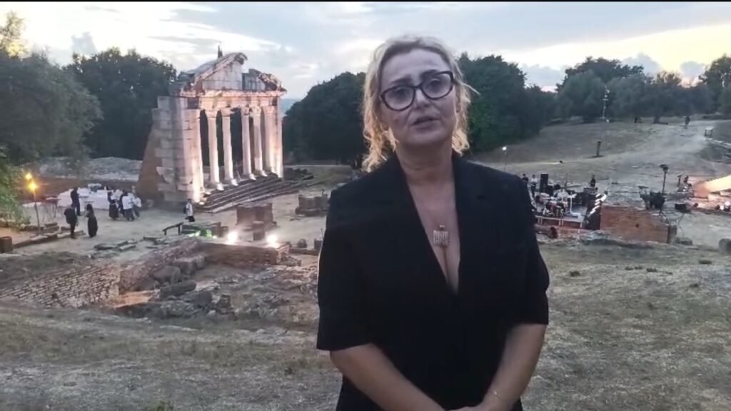 “MUZAK FEST” mbyll edicionin e dytë në Apoloni, një mbrëmje kushtuar rrënjëve, kujtesës dhe trashëgimisë
