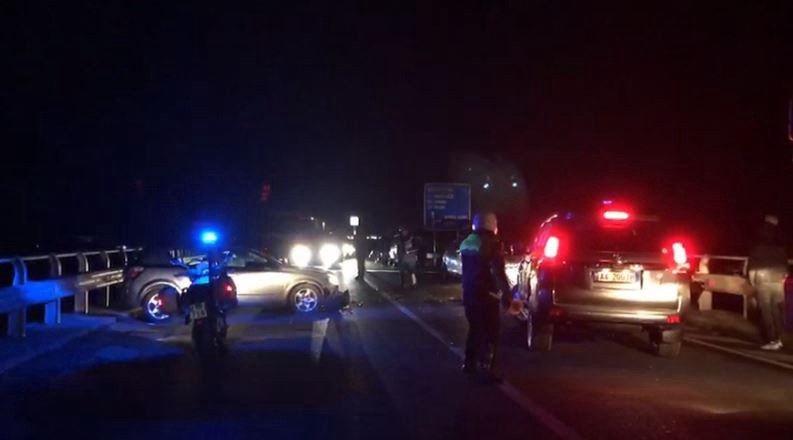 Përplasen dy makina në Voskopojë, plagosen 2 persona