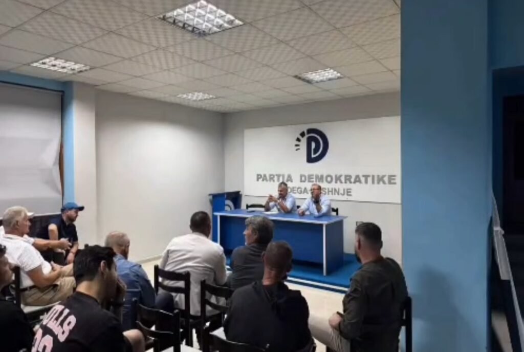 PD Lushnje bën thirrje për bashkim: demokratët kërkojnë të lënë pas ndasitë dhe të bashkojnë forcat. PD Lushnje bën thirrje për bashkim: demokratët kërkojnë të lënë pas ndasitë dhe të bashkojnë forcat.