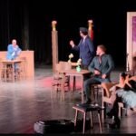 “E zonja e bujtinës” shkëlqen në Teatrin “Bylis”, sezoni teatror vijon me një tjetër premierë.