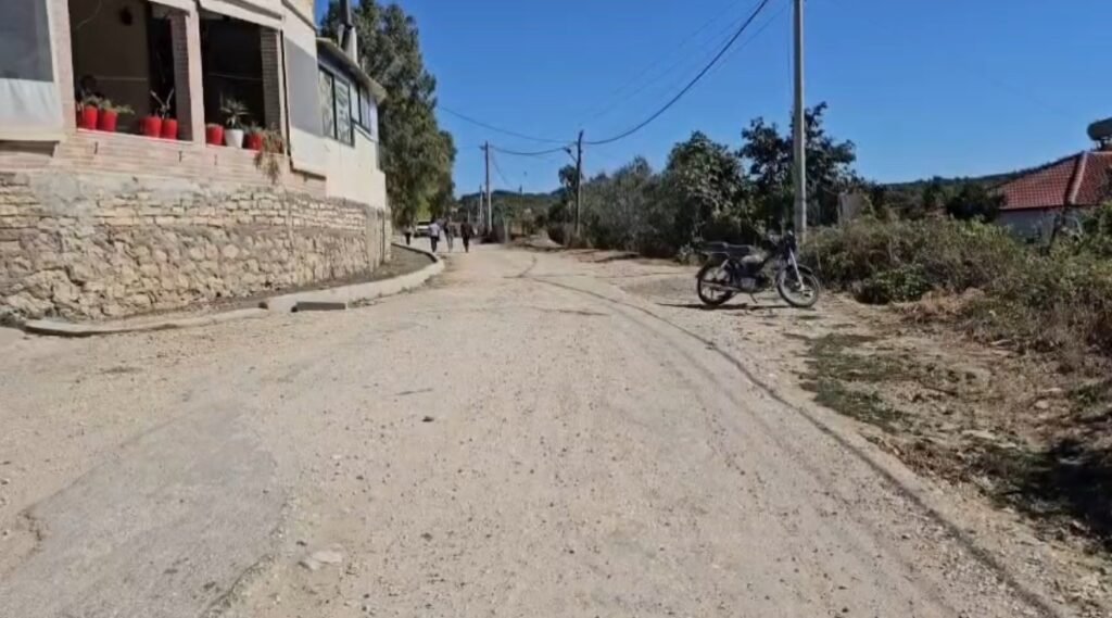 RRUGA E KRYEKUQIT, PREJ NJË DEKADE NË UDHËKRYQ.