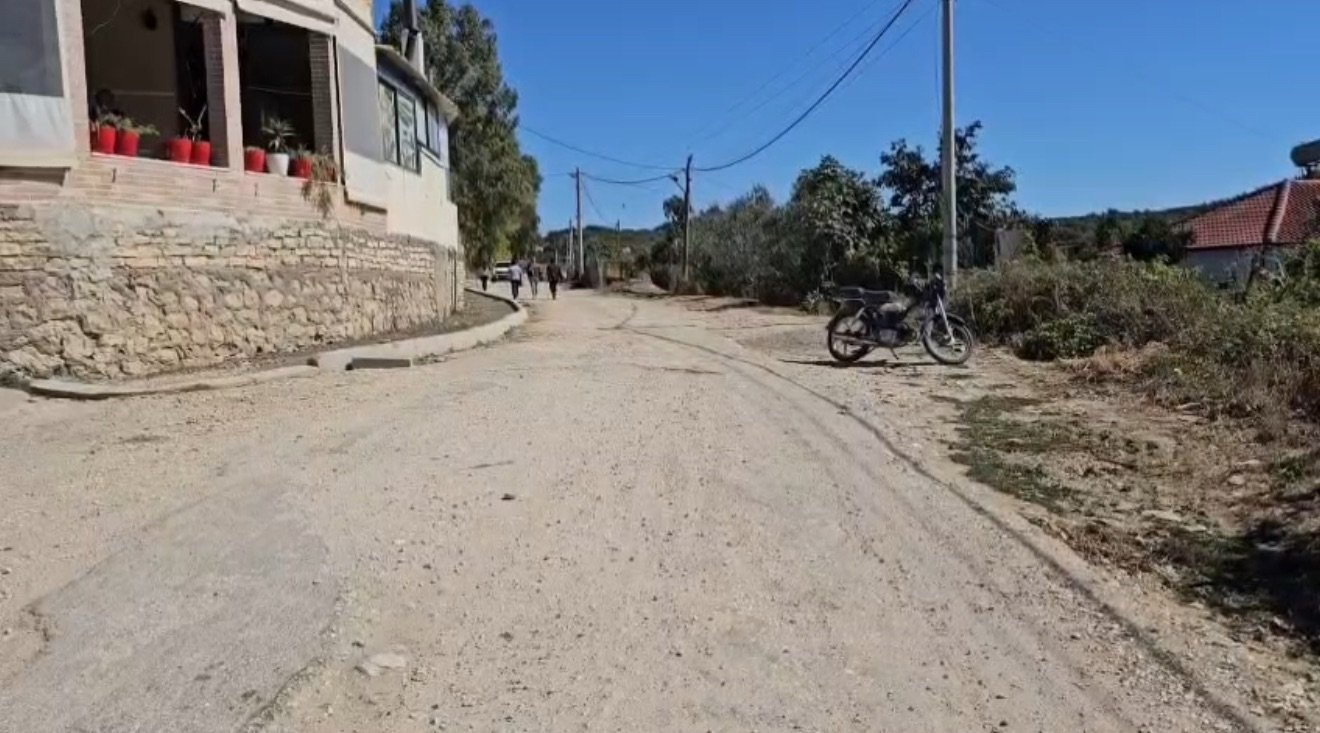 RRUGA E KRYEKUQIT, PREJ NJË DEKADE NË UDHËKRYQ.