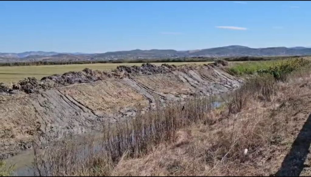 NIS PASTRIMI I KANALIT VADITËS DHE KULLUES QË PËRSHKON DY BASHKI