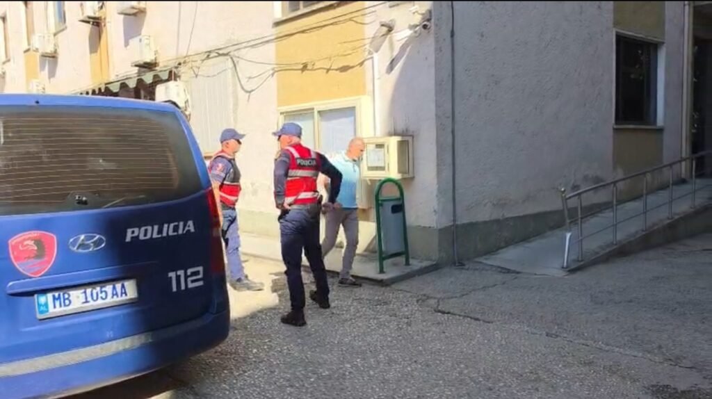 Arrest me burg per mësuesin nga Lushnja qe akuzohet per ngacmim ndaj nxeneses