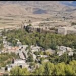 Gjirokastra, qyteti që mirëpret turistët gjatë gjithë vitit.