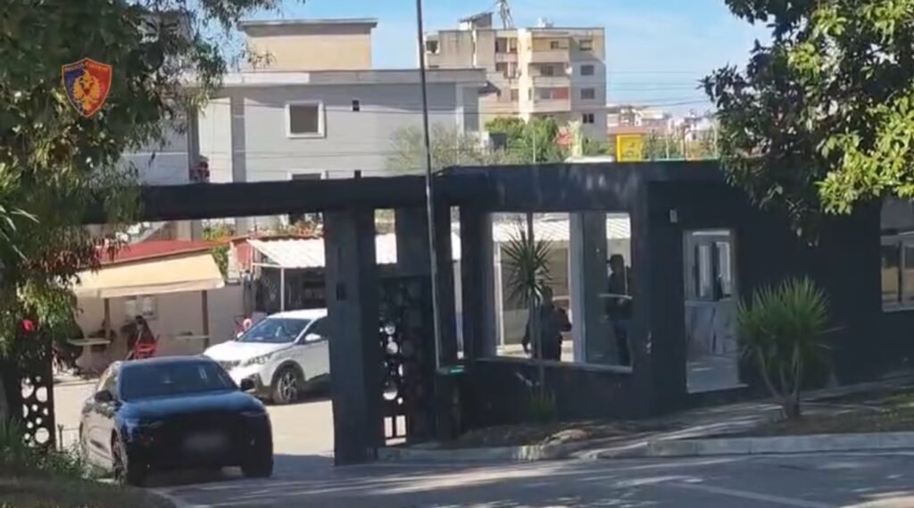 Lushnjë/Finalizohet si rezultat i një hetimi njëmujor, operacioni i koduar “Kontigjenti”. Goditet një tjetër tentativë për të shitur droga të forta, në afërsi të shkollave të mesme.