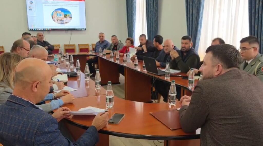 Mbyllet sezoni i zjarreve, Fieri përgatitet për përmbytjet, mblidhet Shtabi i Emergjencave Civile