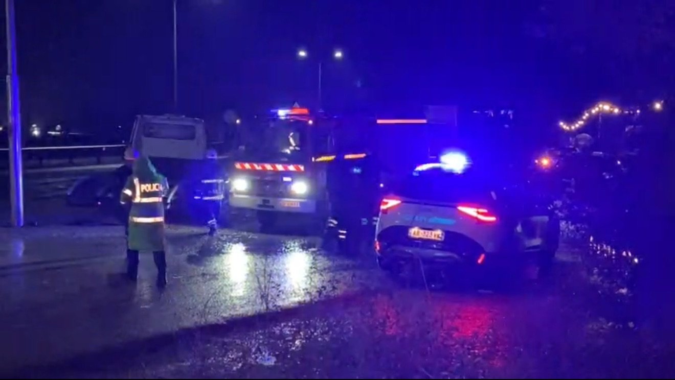 Aksident i rëndë në autostradën Fier Lushnje në rrethrrotullimin e kolonjës.