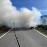 Një automjet është përfshirë nga flakët në zonën e Mashanit