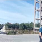 SHËN PJETËR,KABINA ELEKTRIKE BLOKON RRUGËN,AUTORITET QENDROJNE INDIFERENTE .